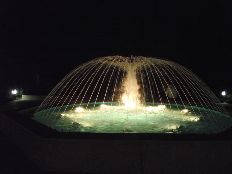 Springbrunnen im Garten (Innenhof) Hotel A.N.S.M.I. Mount of Beatitudes