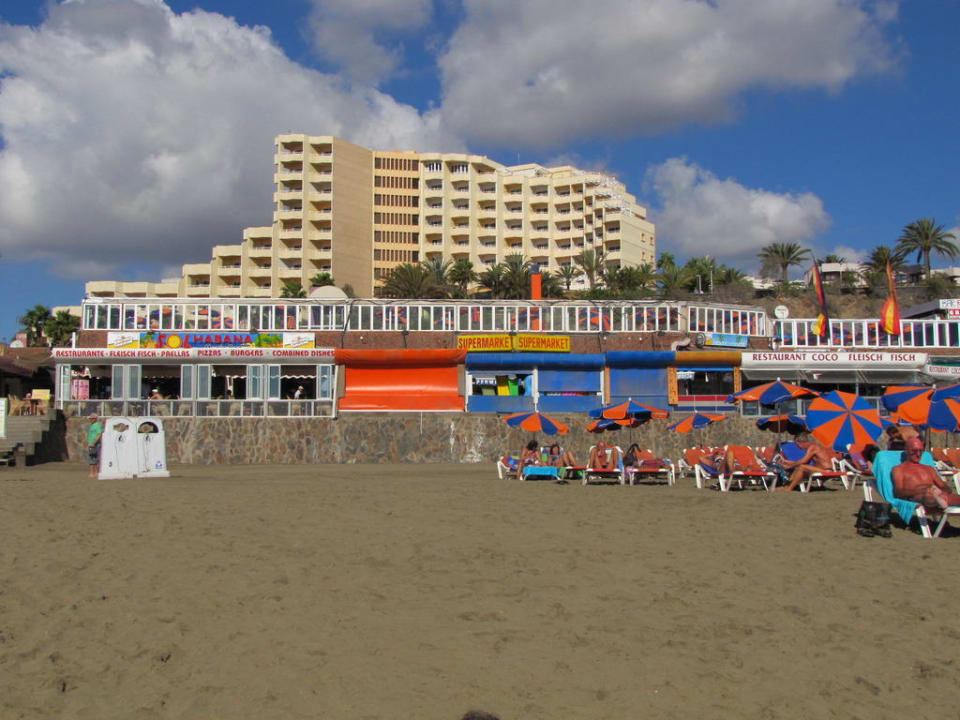 Hotel vom Strand aus gesehen Corallium Dunamar by Lopesan Hotels