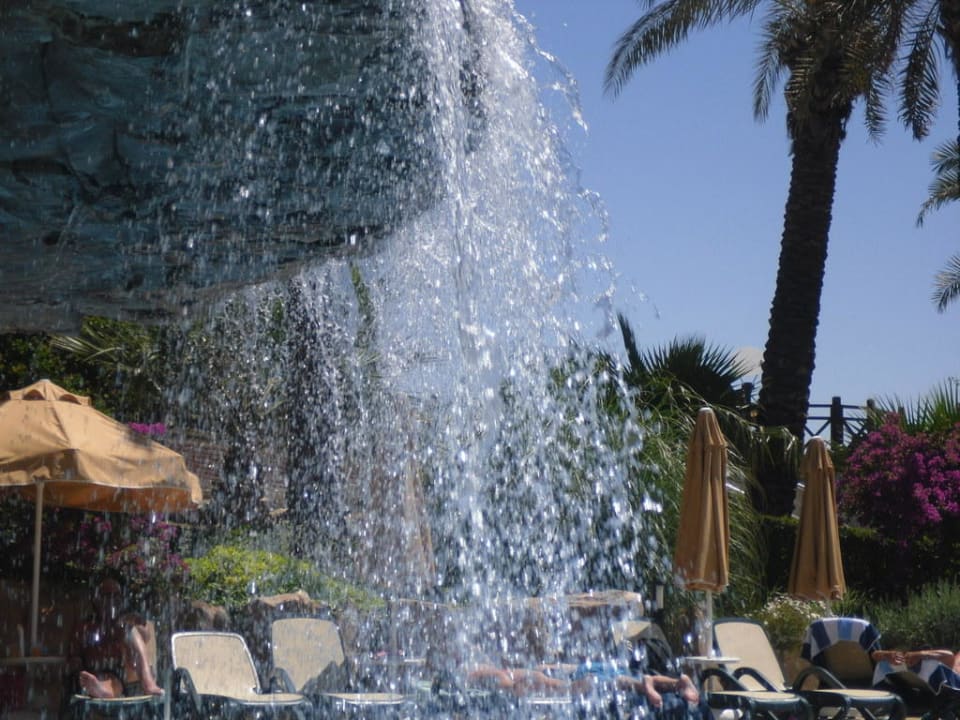 Wasserfall am Pool Hotel Novum Garden Side