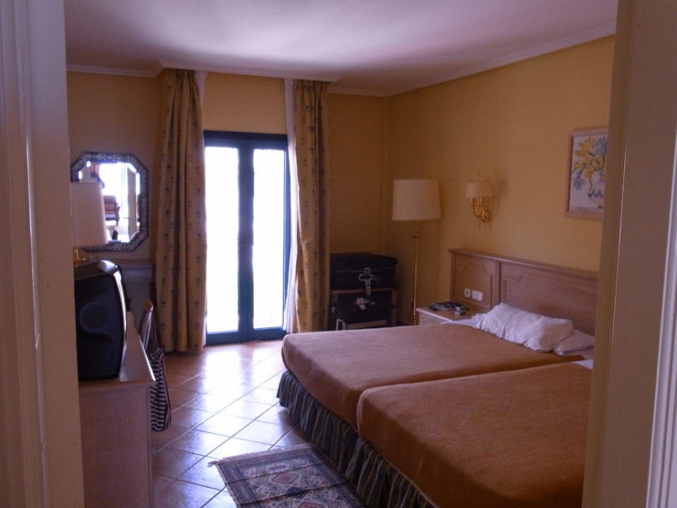 Schlafzimmer der Suite H10 Playa Esmeralda - Adults only