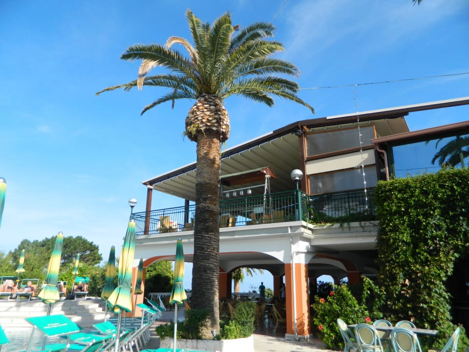 Oben Büffet unten Bar bzw. a la carte Aldiana Club Rocca Nettuno Calabria