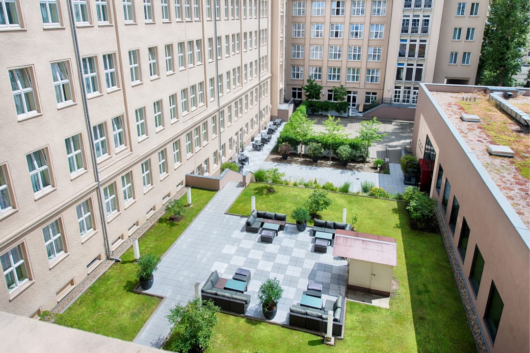 Gartenanlage Leonardo Royal Hotel Berlin Alexanderplatz