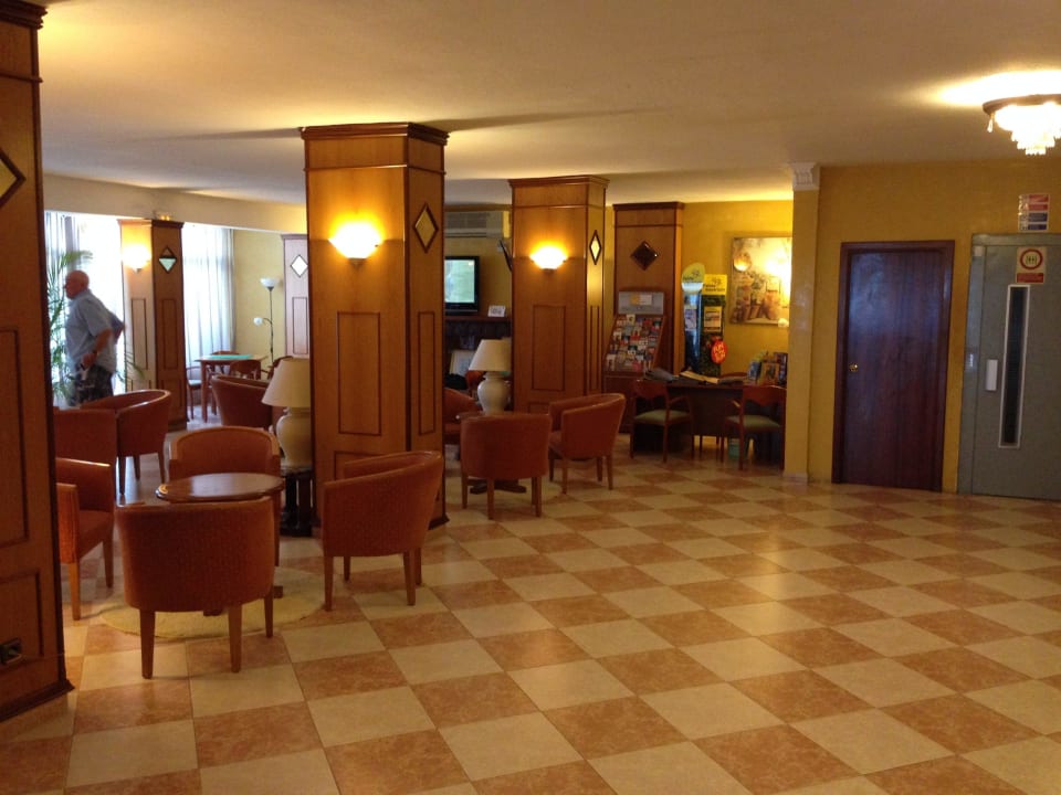 Hotellobby mit Fahrstuhl BQ Aguamarina Boutique Hotel
