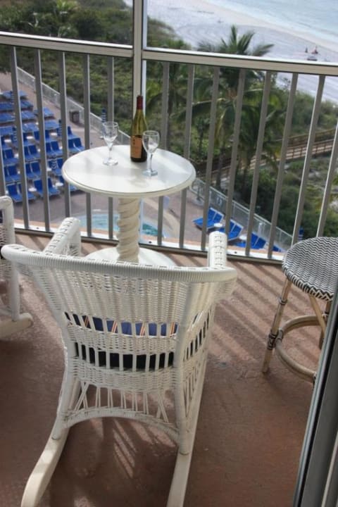 Die Schaukelstühle Hotel Pink Shell Beach Resort