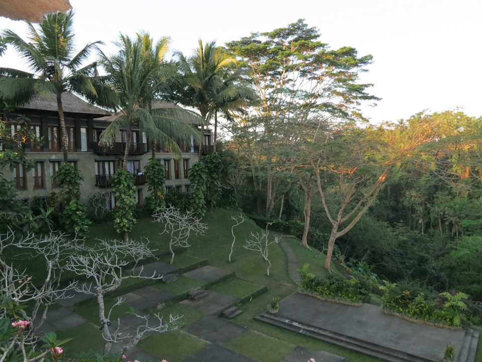 Idyllische Gartenanlage Maya Ubud Resort & Spa Bali