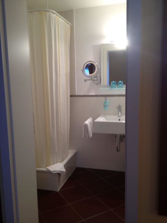 Bad mit Dusche Hotel Vis à vis