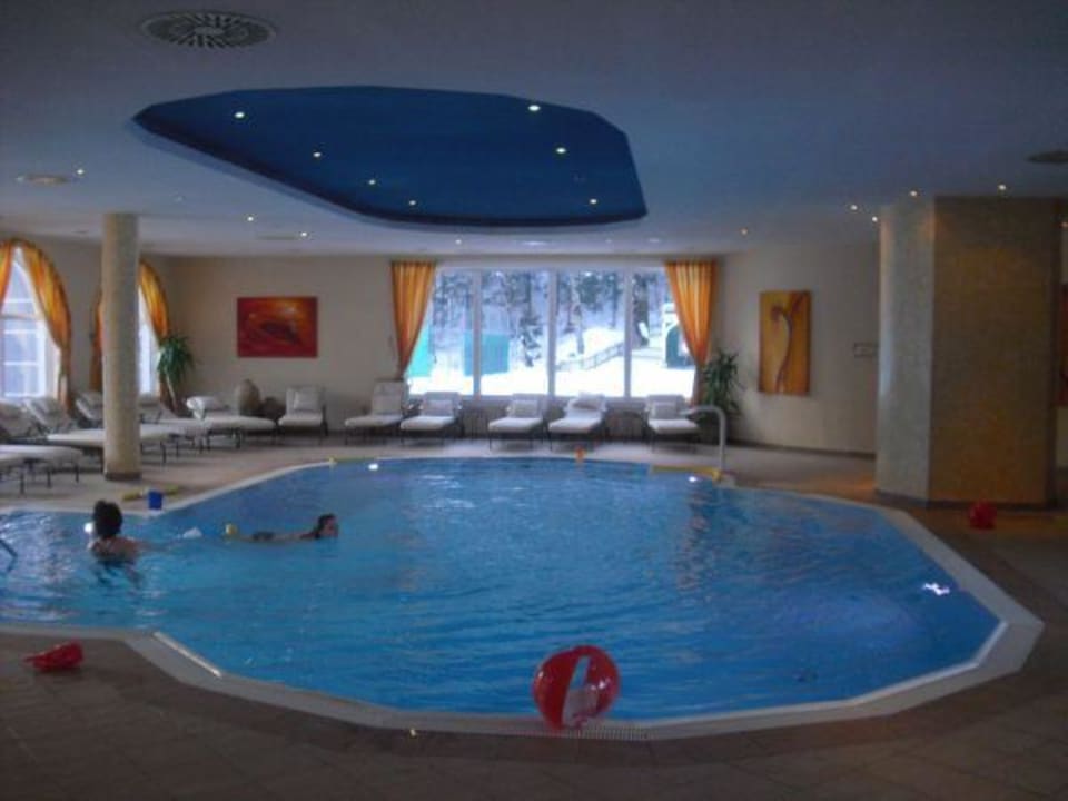 Die Schwimmhalle POST Family Resort