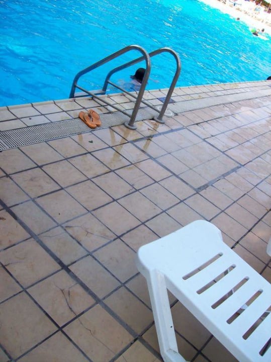 Unsafe pool tiles Hotel Panorama