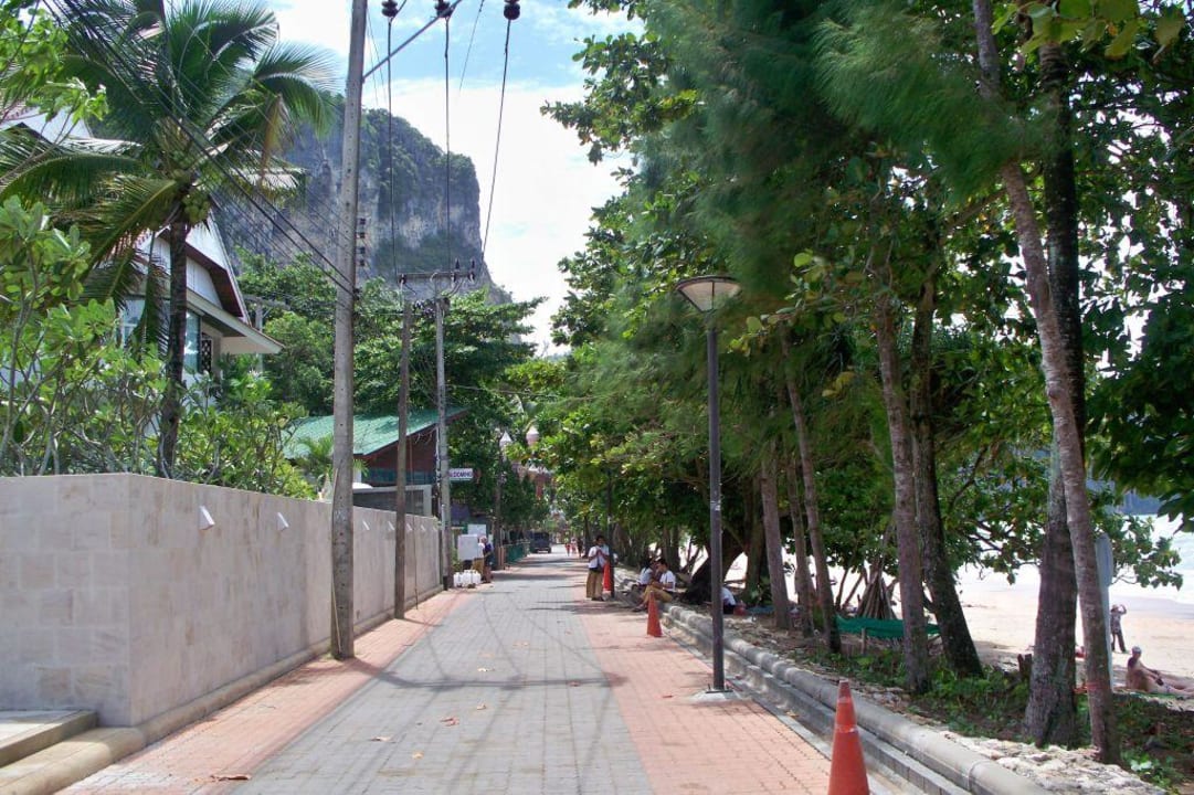 Uferpromenade vor dem Hotel- Blick nach links Aonang Villa Resort