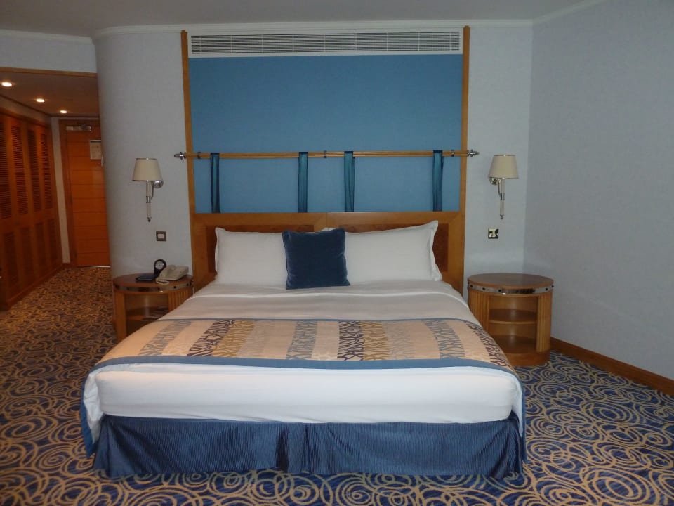 Bett Jumeirah Beach Hotel