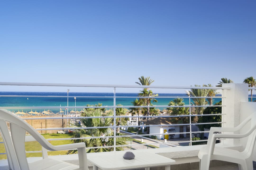 Zimmer Nozha Beach Resort & Spa