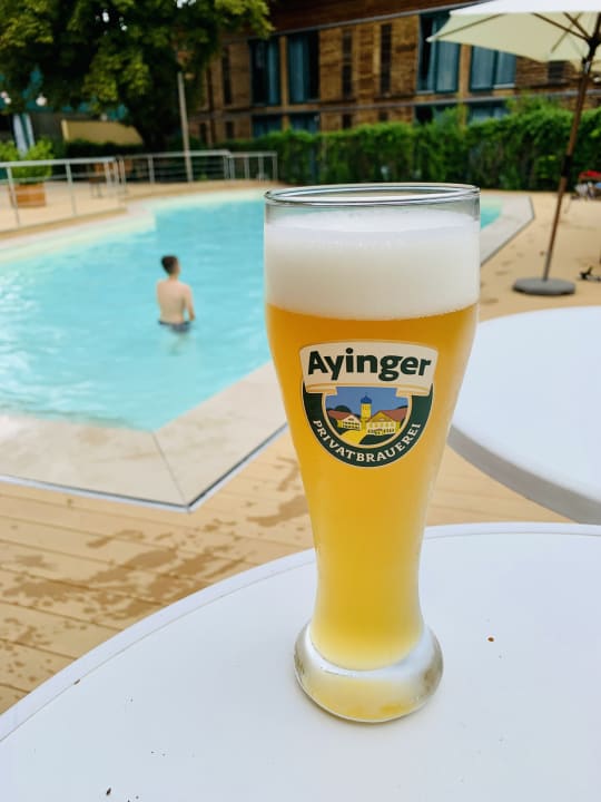 Pool SportScheck Hotel