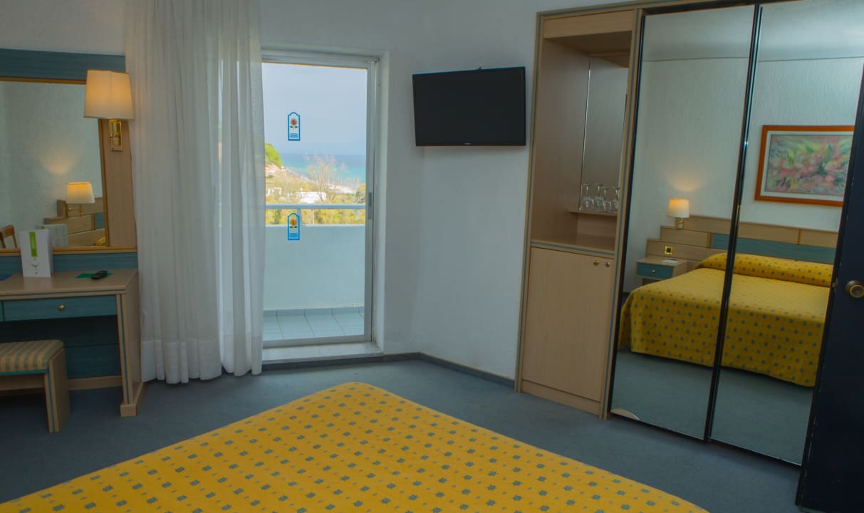 Zimmer Pallini Beach Hotel