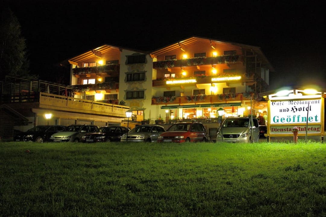 Blick von der Straße Hotel Hubertushof - Ihr Hotel mit Herz