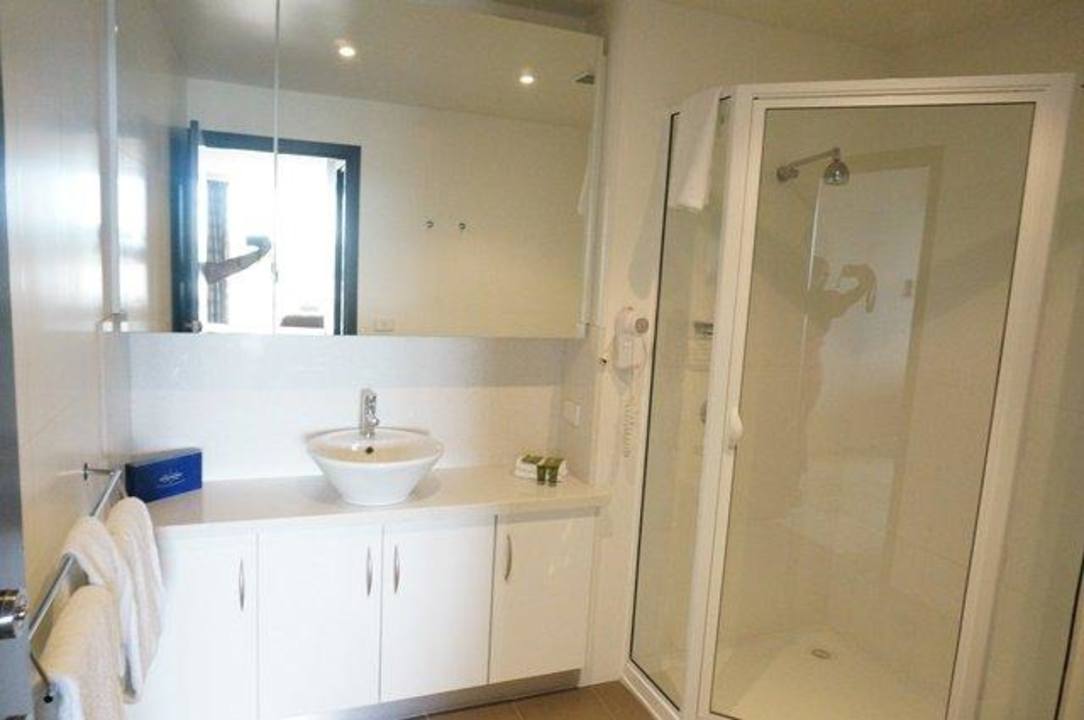 Bad 1 mit Waschtisch Lady Bay Resort