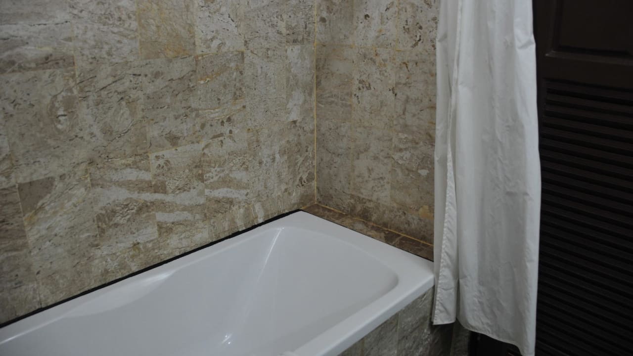Badewanne mit Dusche Rajaburi Boutique Hotel Tak