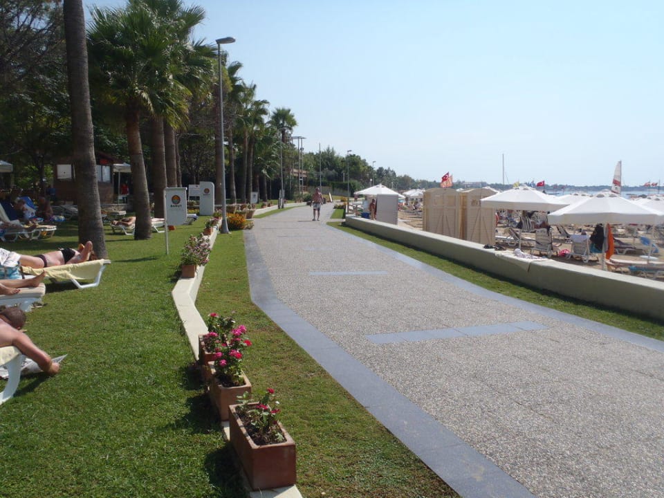 Strandpromenade  Barut Hemera