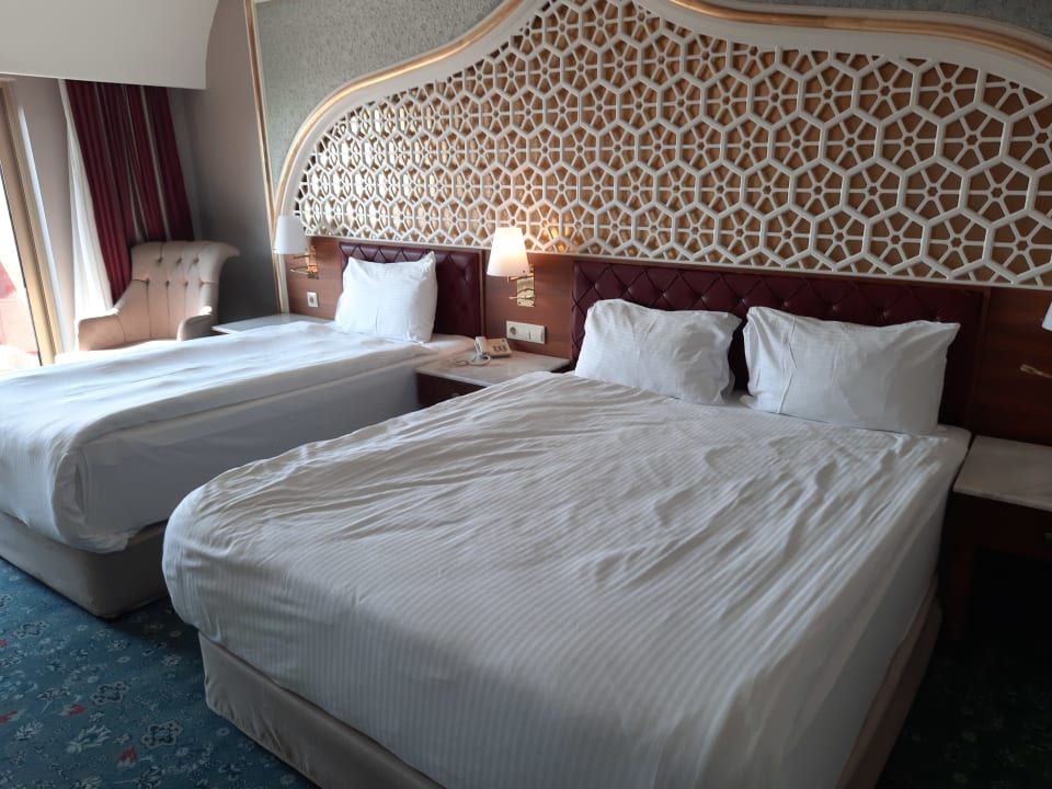 Zimmer Royal Taj Mahal Hotel