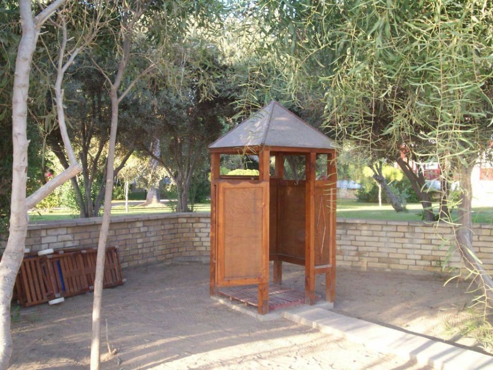 Ankleide an Strand Ali Bey Club