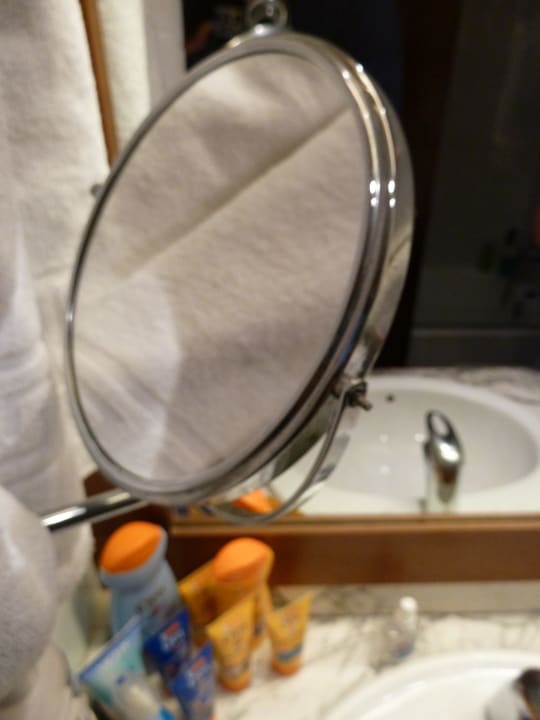 Kosmetikspiegel voller Dreck VIVA Eden Lago