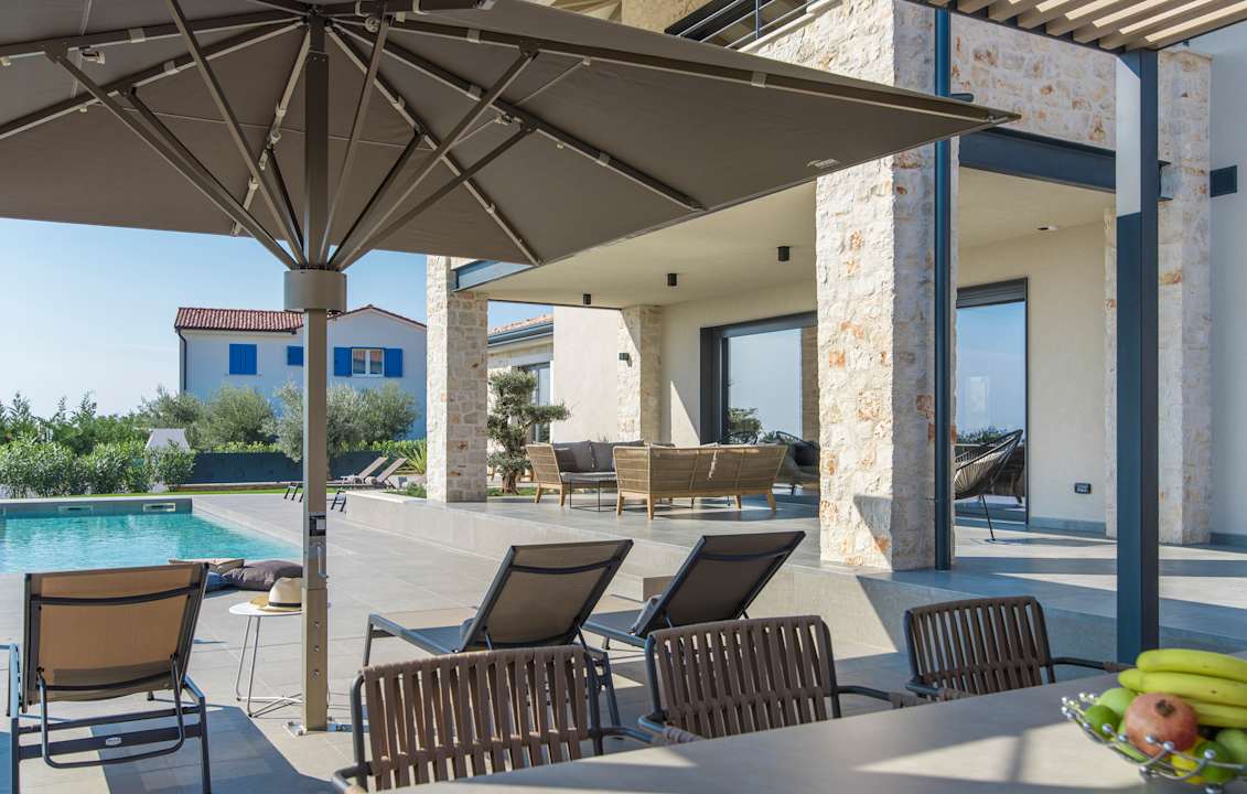 Pool Exclusive Living LUXURY ESTATE & VILLAS