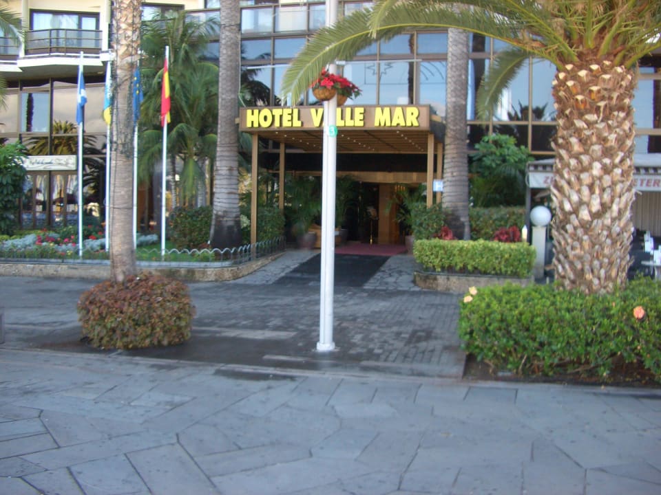 Der Bus hät in 100 Meter Entfernung. Hotel ValleMar