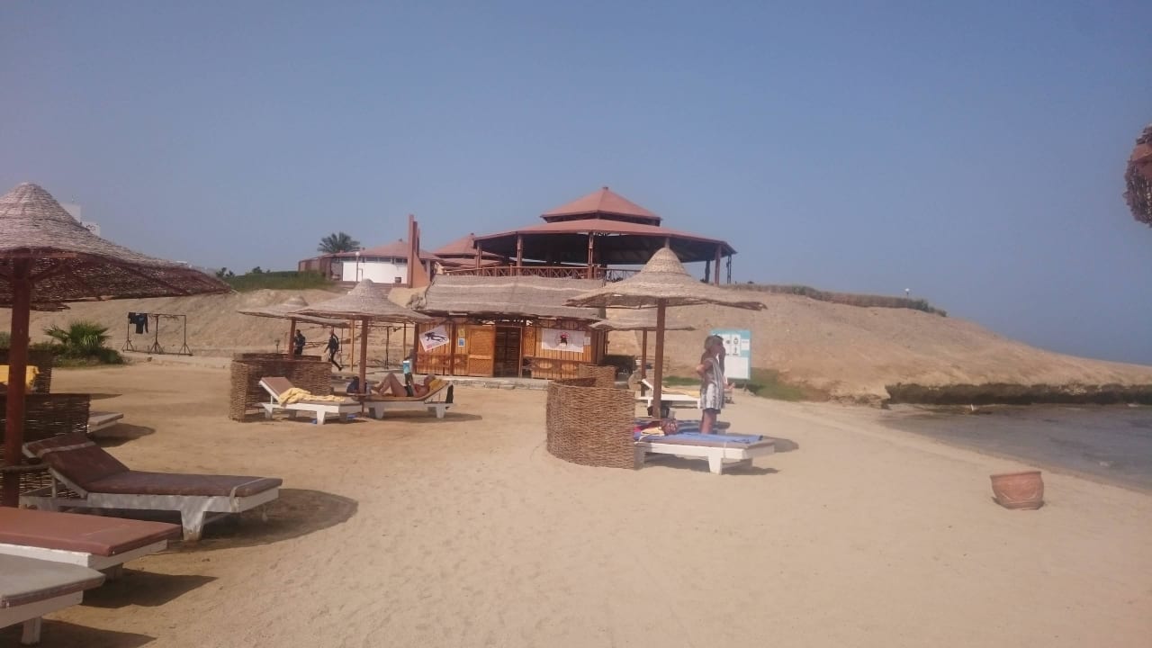 Blick auf Panoramabar Three Corners Equinox Beach Resort