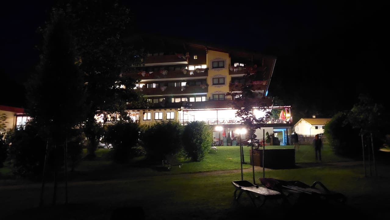 Außenansicht Hotel Bellevue am See