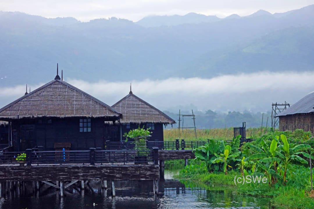 Blick auf die Bungalows u schwimmende Gärten Sky Lake Resort Inle