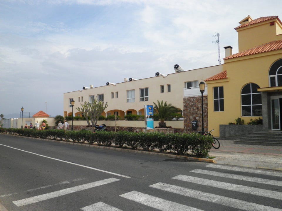 Im Dezember eine wenig befahrende Straße Playa Park Zensation