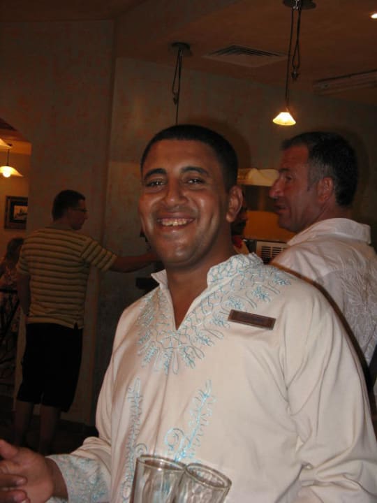 Ein klasse Kellner im Si Omar Pickalbatros Aqua Vista Resort - Hurghada
