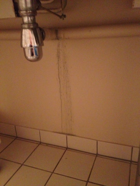 Unter dem Waschbecken Campanile Val de France