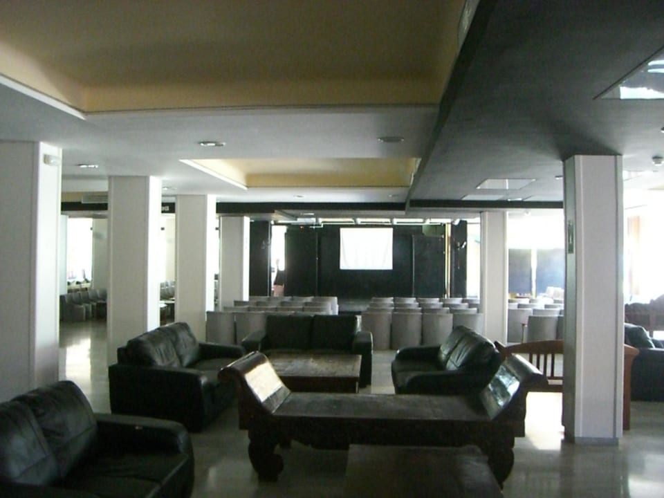 Kleines Theater in der Lobby FERGUS Style Bahamas