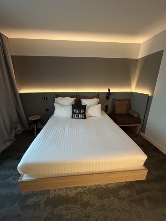 Zimmer Moxy Lyon Airport