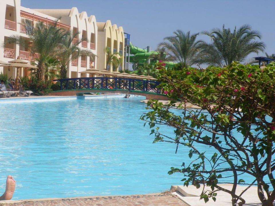 So viel Pool Titanic Beach Spa & Aqua Park