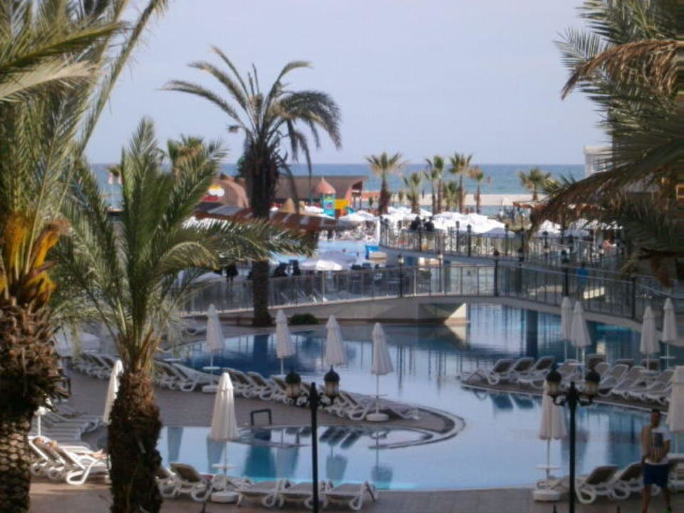Aussicht von der Lobbybar Kirman Belazur Resort & Spa