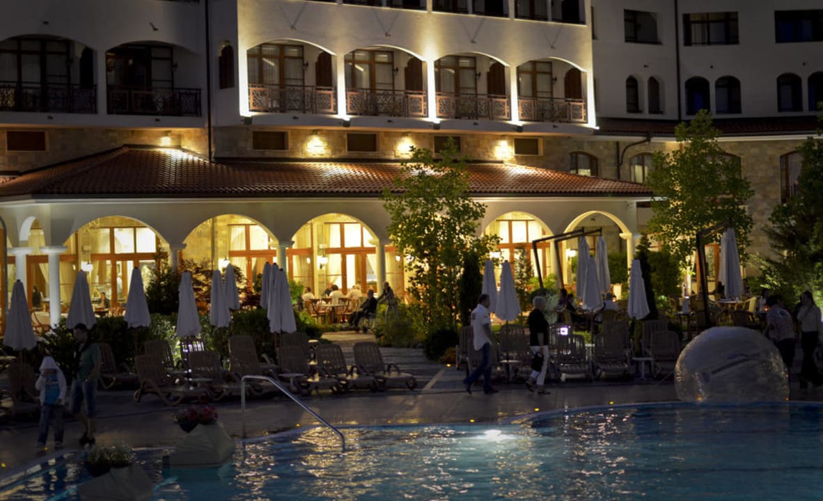 Abendliche Gartenansicht Helena Sands