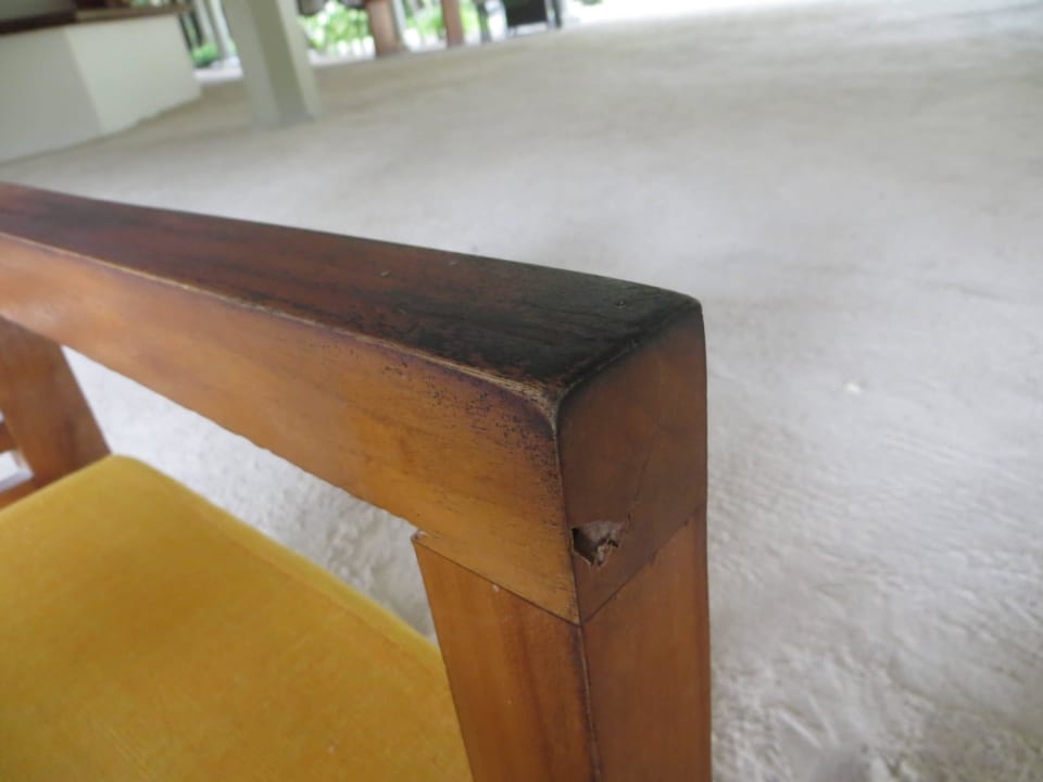 Absolut verdreckte und klebrige Sitzlehnen Adaaran Select Hudhuran Fushi - Premium All Inclusive