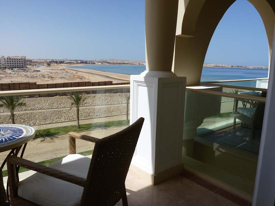 Blick auf Nachbarbalkon Premier Le Reve Hotel & Spa