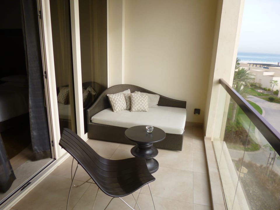 Der geräumige und gemütliche Balkon Park Hyatt Abu Dhabi Hotel and Villas