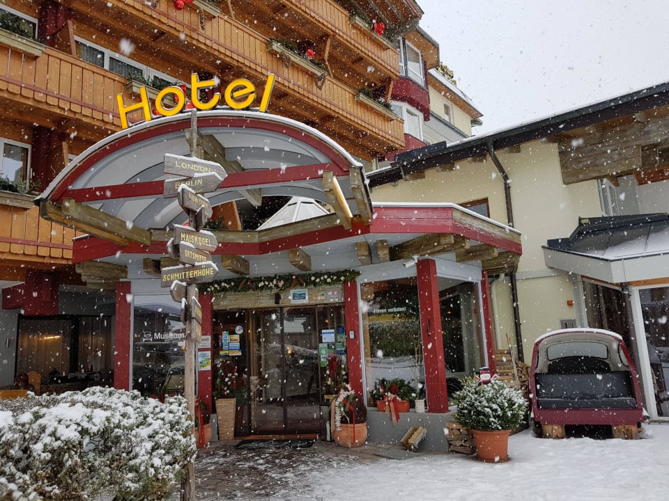 Eingang Vötters Verwöhnhotel Kaprun