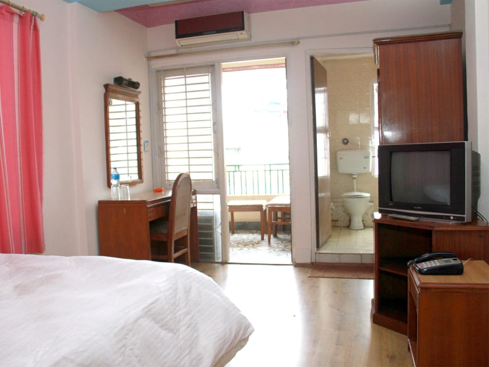 Deluxe Single Room Trekkers Home