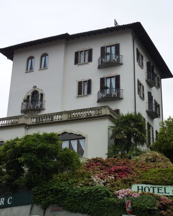 Das Hotel- Straßenansicht... auf der Anhöhe Hotel Du Parc