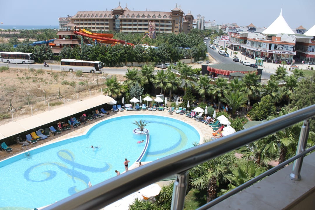 Poolansicht vom Balkon Calimera Hane Garden