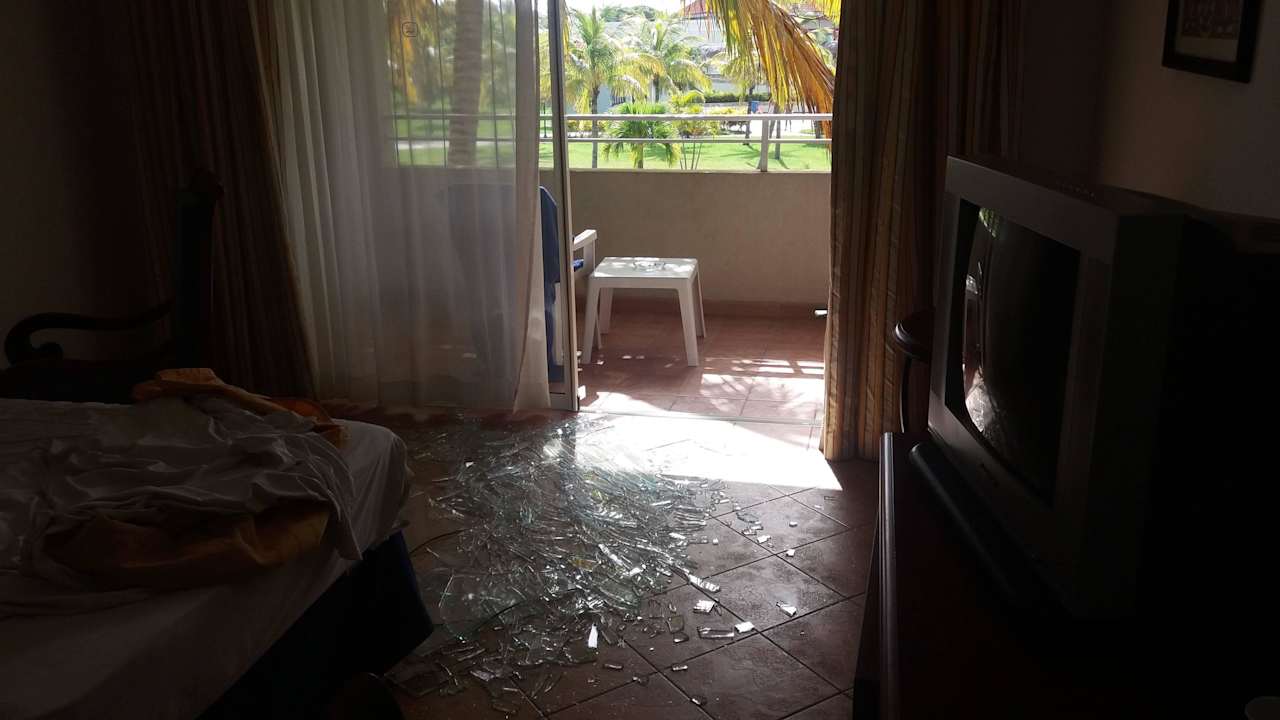 Balkontür um 1Uhr nachts reingefallen Resonance Musique Varadero
