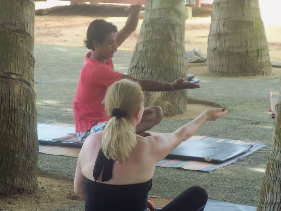 Yoga unter Palmen mit Blick aufs Meer Mermaid Hotel & Club