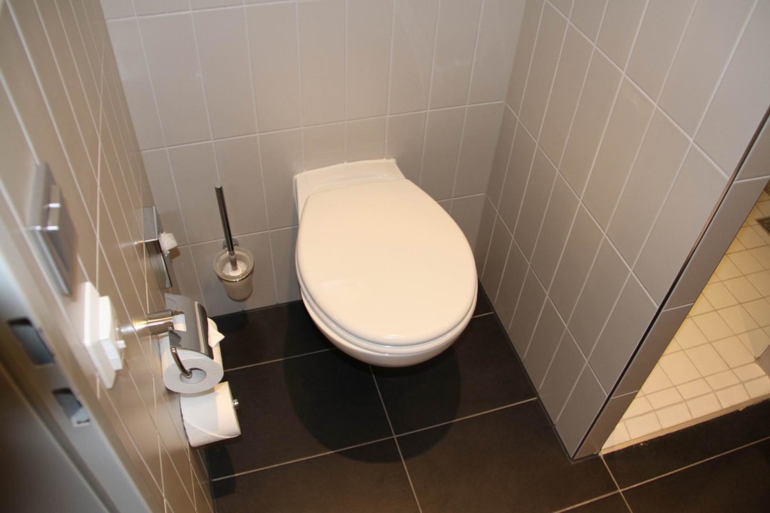 Bathroom Holiday Inn Berlin Airport - Conference Centre