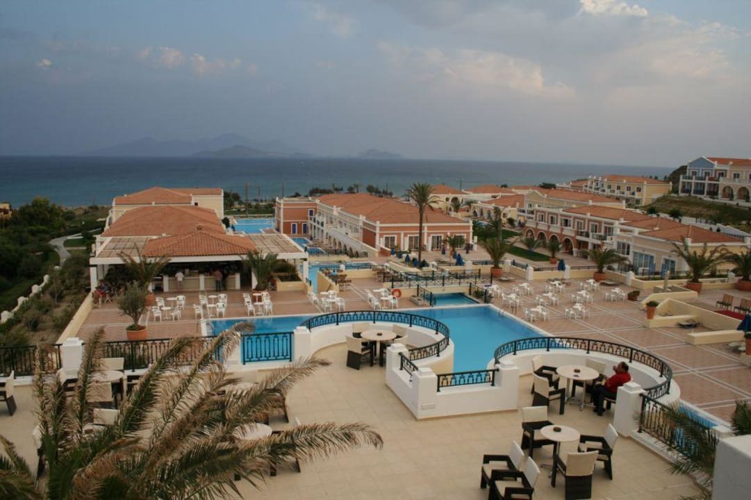 Poolbar und Überblick Porto Bello Royal