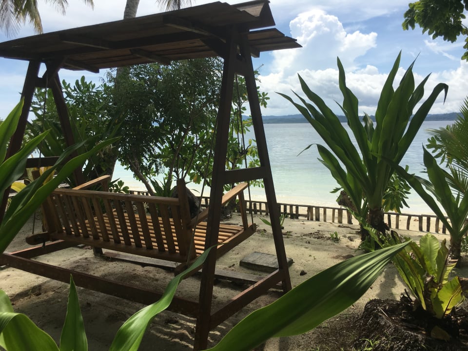 Strand Raja Ampat Dive Lodge