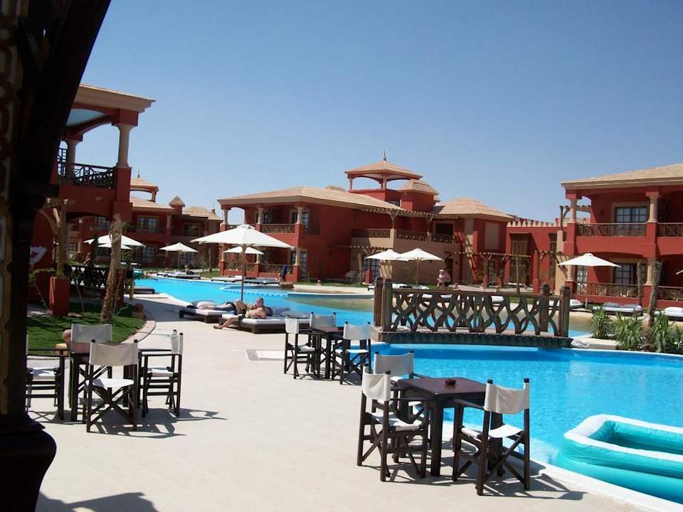 Pool mit Poolbar Pickalbatros Alf Leila Wa Leila Resort - Neverland Hurghada